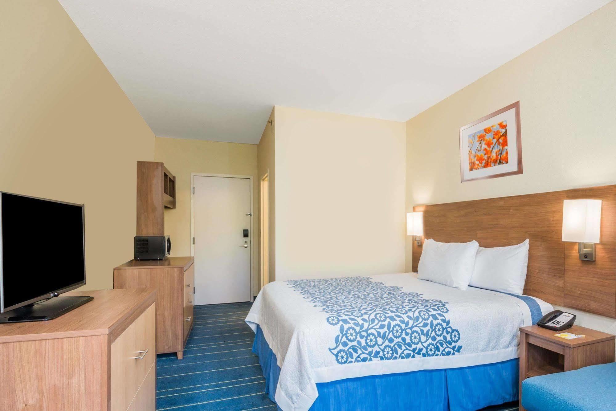 Days Inn By Wyndham Cadiz Eksteriør bilde